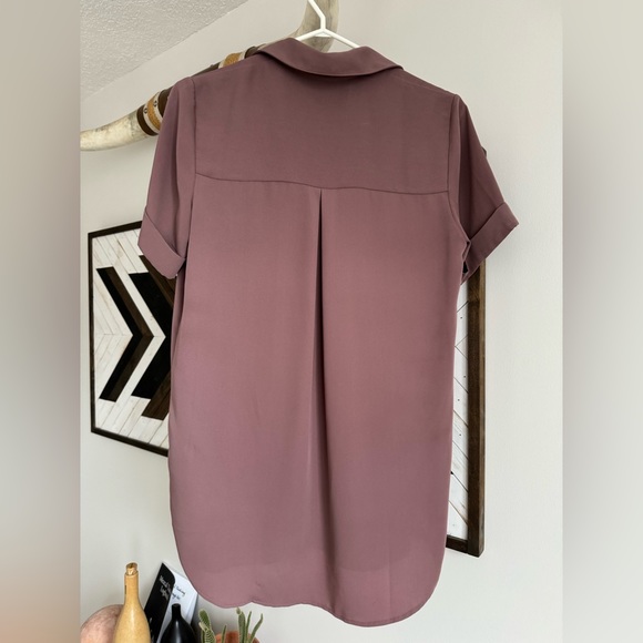 Short Sleeve Contemporary V-Neck Blouse - Picture 3 of 6